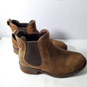 UGG Bonham Chelsea Boots Size 5.5